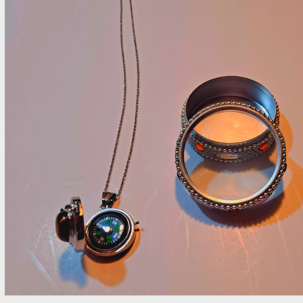FABULOUS SOUTH AFRICAN YELLOW TIGER'S EYE OPENABLE COMPASS PENDANT